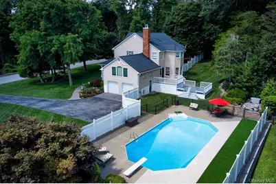 90 Woodcrest Drive, Hopewell Junction, NY 12533 - Photo 2