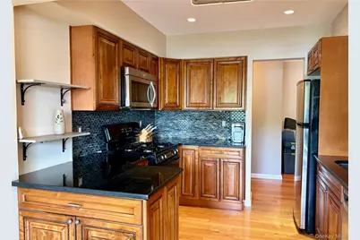 216 Westend Avenue #5B, Freeport, NY 11520 - Photo 2