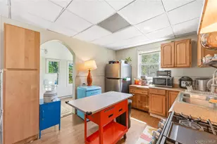 141 Corlies Ave, Poughkeepsie, NY 12601 - Photo 6