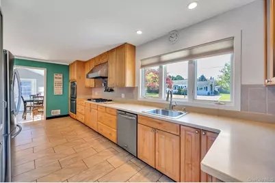 729 Ent Avenue, Westhampton, NY 11978 - Photo 16