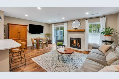207 Sara Circle, Port Jefferson Station, NY 11776 - Photo 4