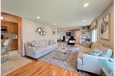 32 Plaza Lane, Selden, NY 11784 - Photo 6