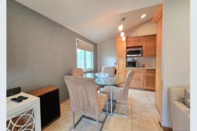 32 Plaza Lane, Selden, NY 11784 - Photo 10