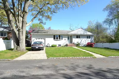 56 Jerome Street, Lindenhurst, NY 11757 - Photo 2