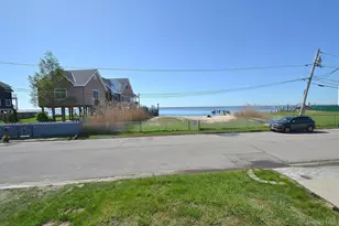 54 Bayview Ave W, Lindenhurst, NY 11757 - Photo 8
