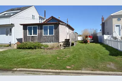 54 Bayview Avenue W, Lindenhurst, NY 11757 - Photo 2