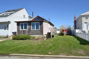 54 Bayview Ave W, Lindenhurst, NY 11757 - Photo 2