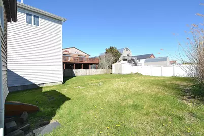 54 Bayview Avenue W, Lindenhurst, NY 11757 - Photo 4