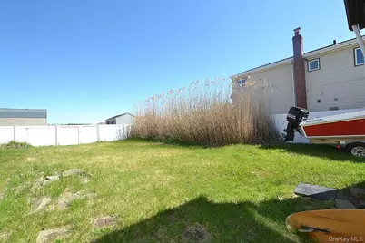 54 Bayview Avenue W, Lindenhurst, NY 11757 - Photo 6