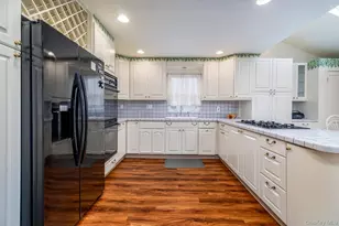 91 Lutz Dr, Valley Stream, NY 11580 - Photo 8