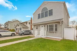 54 5th St, Ronkonkoma, NY 11779 - Photo 2