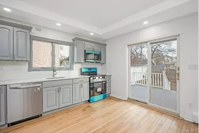 54 5th Street, Ronkonkoma, NY 11779 - Photo 18