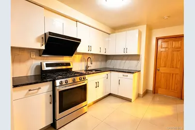152-12 Peck Avenue, Flushing, NY 11355 - Photo 2