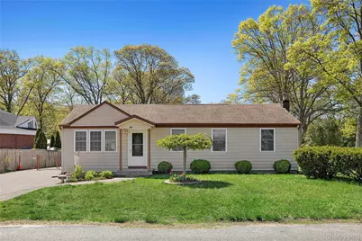 140 Poplar Street, Central Islip, NY 11722 - Photo 2