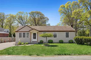 140 Poplar St, Central Islip, NY 11722 - Photo 2