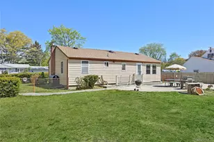 140 Poplar St, Central Islip, NY 11722 - Photo 6