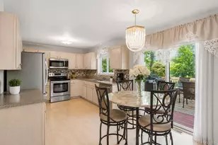 16 Winterberry Dr, Middle Island, NY 11953 - Photo 4