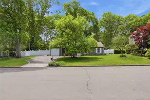 30 Scenic Hills Dr, Ridge, NY 11961 - Photo 2
