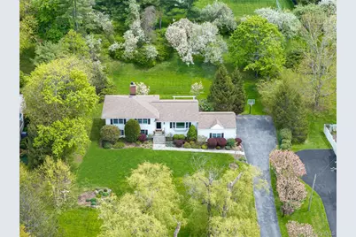 8 Evergreen Row, Armonk, NY 10504 - Photo 2