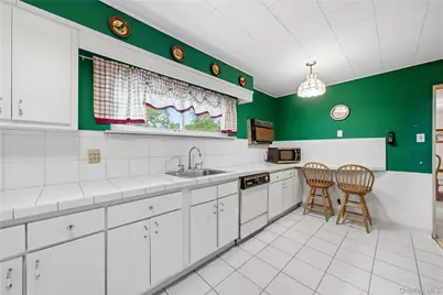 1733 Meadow Court, East Meadow, NY 11554 - Photo 8