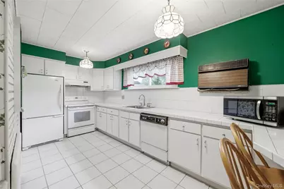 1733 Meadow Court, East Meadow, NY 11554 - Photo 6