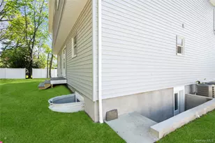 969 Manor Ln, Bay Shore, NY 11706 - Photo 14