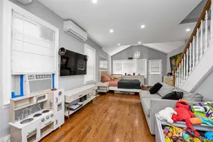 139-17 Glassboro Ave, Jamaica, NY 11435 - Photo 4