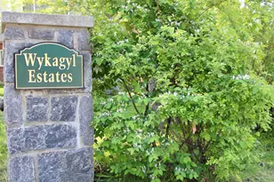 27 Skyview Ln, New Rochelle, NY 10804 - Photo 2