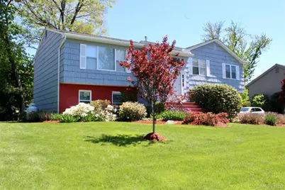 27 Skyview Lane, New Rochelle, NY 10804 - Photo 1