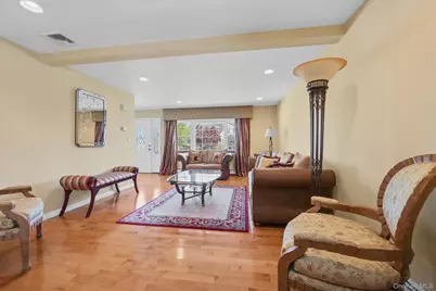 418 Parker Avenue, Levittown, NY 11756 - Photo 4