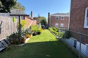 37 Spruce St, Great Neck, NY 11021 - Photo 14