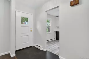 25 Kings Dr, Newburgh, NY 12589 - Photo 14