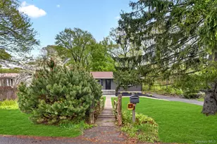 25 Kings Dr, Newburgh, NY 12589 - Photo 2