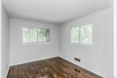 14 Central Park Road, Plainview, NY 11803 - Photo 2