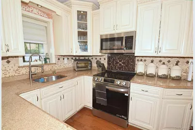 14 Plymouth Street, New Hyde Park, NY 11040 - Photo 10