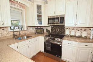 14 Plymouth St, New Hyde Park, NY 11040 - Photo 10