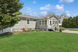 1039 Middle Rd, Riverhead, NY 11901 - Photo 12