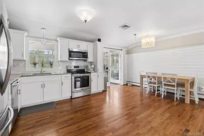 1039 Middle Road, Riverhead, NY 11901 - Photo 18