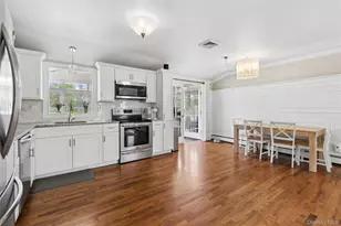 1039 Middle Rd, Riverhead, NY 11901 - Photo 18