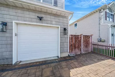 149 S Bay Avenue, Freeport, NY 11520 - Photo 4