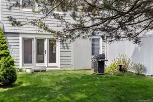61 Brittany Ln, Westhampton Beach, NY 11978 - Photo 12