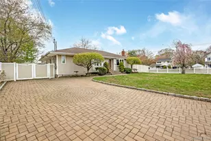 2 Seley Cross, Islip Terrace, NY 11752 - Photo 4