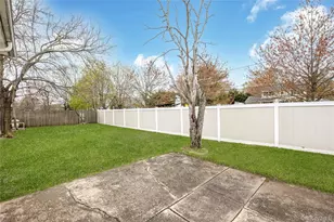 2 Seley Cross, Islip Terrace, NY 11752 - Photo 18