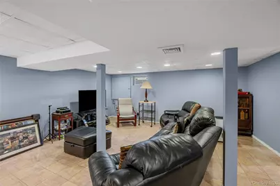 41 Robert Circle, Syosset, NY 11791 - Photo 24