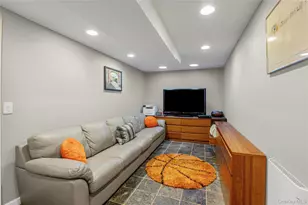 41 Robert Cir, Syosset, NY 11791 - Photo 22