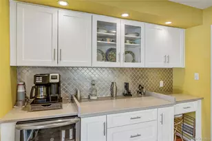 41 Robert Cir, Syosset, NY 11791 - Photo 18