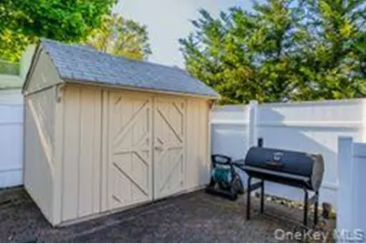 41 Robert Circle, Syosset, NY 11791 - Photo 44