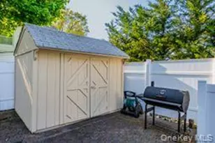41 Robert Cir, Syosset, NY 11791 - Photo 44