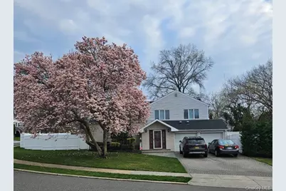41 Robert Circle, Syosset, NY 11791 - Photo 2