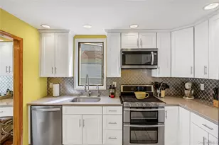 41 Robert Cir, Syosset, NY 11791 - Photo 20